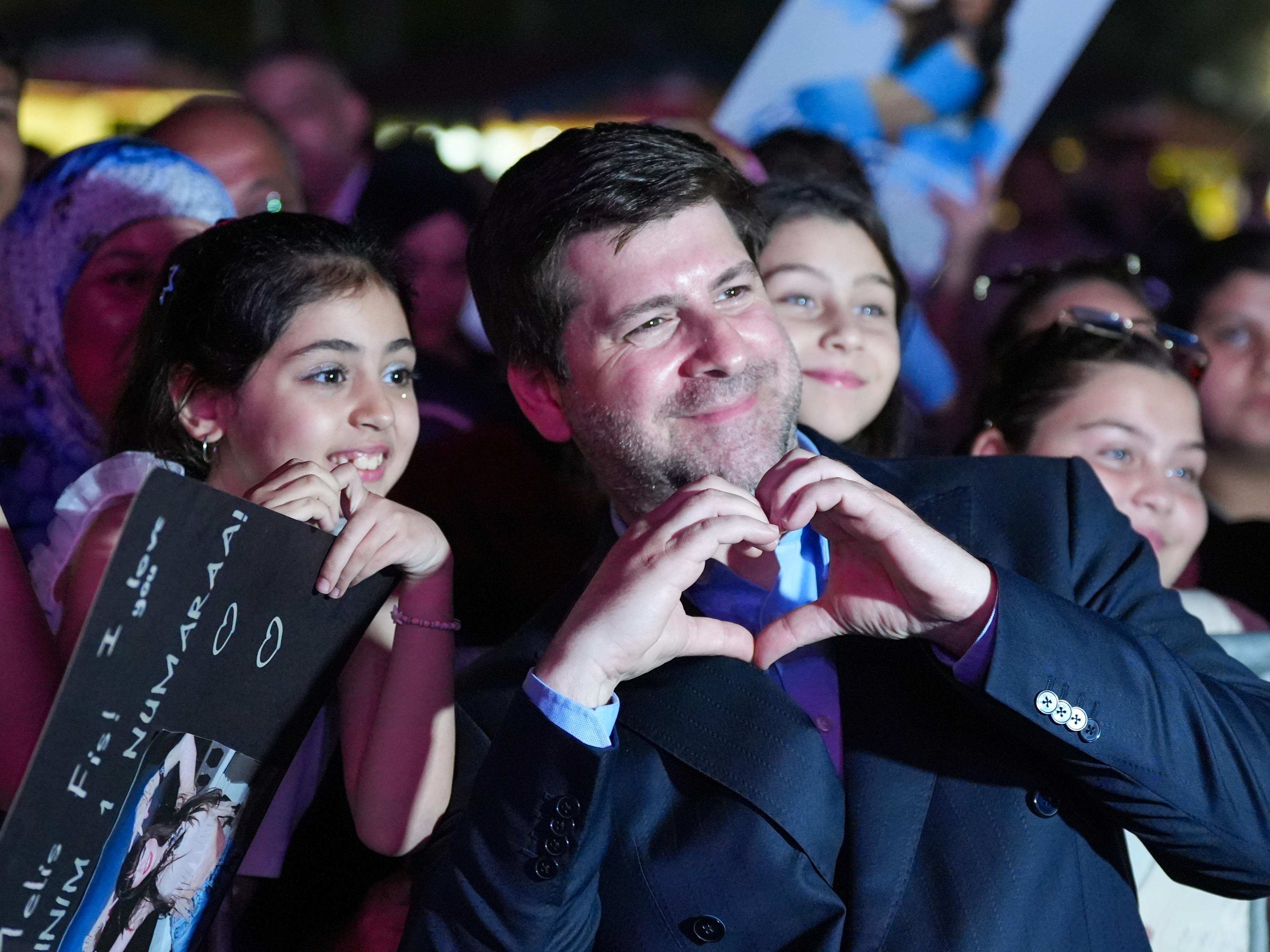 TARSUS’TA FESTİVALİN İLK AKŞAMINDA ÇOCUKLARIN SEVİNCİNE MELİS FİS DAMGA VURDU - 12