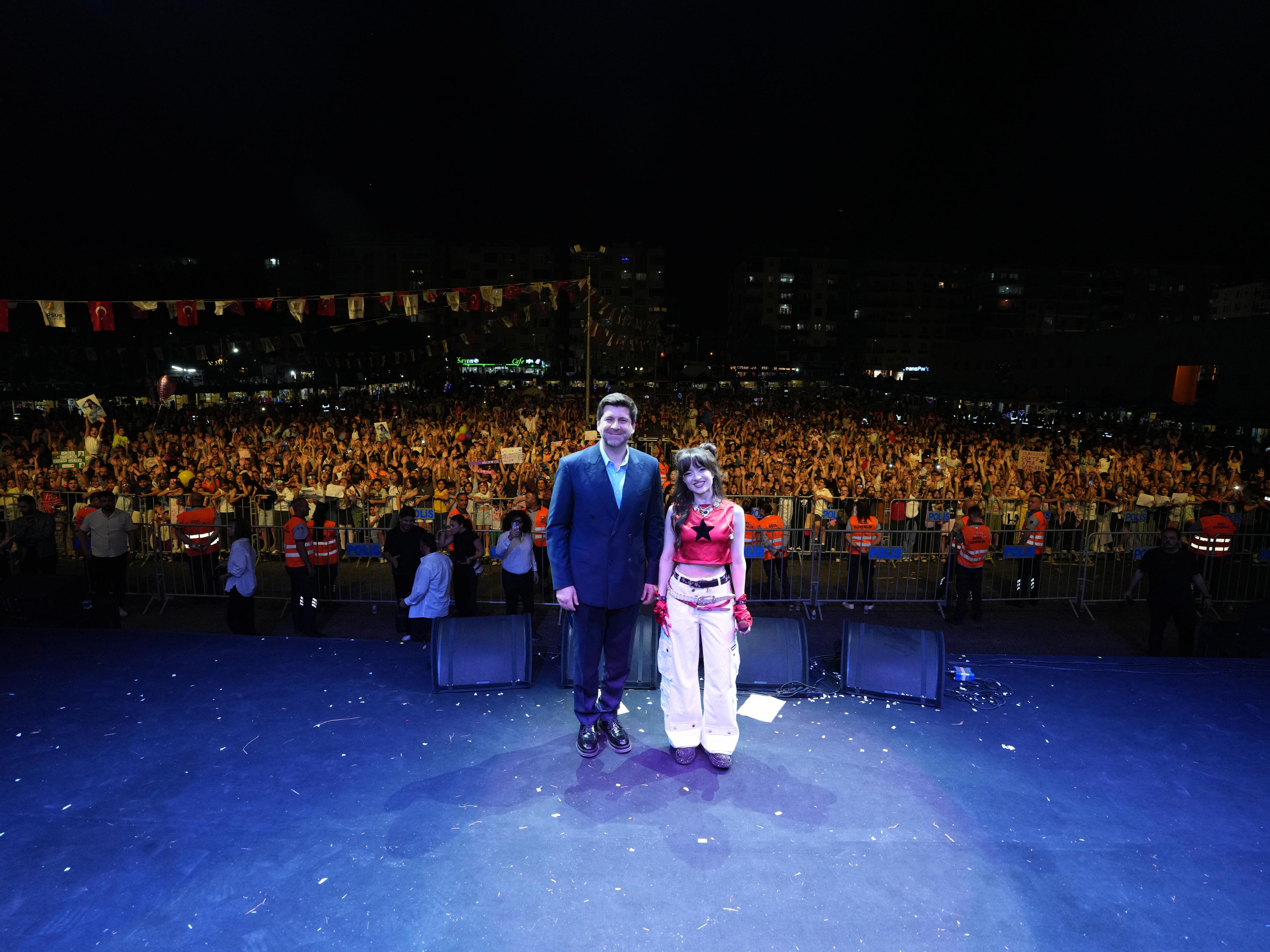 TARSUS’TA FESTİVALİN İLK AKŞAMINDA ÇOCUKLARIN SEVİNCİNE MELİS FİS DAMGA VURDU - 14
