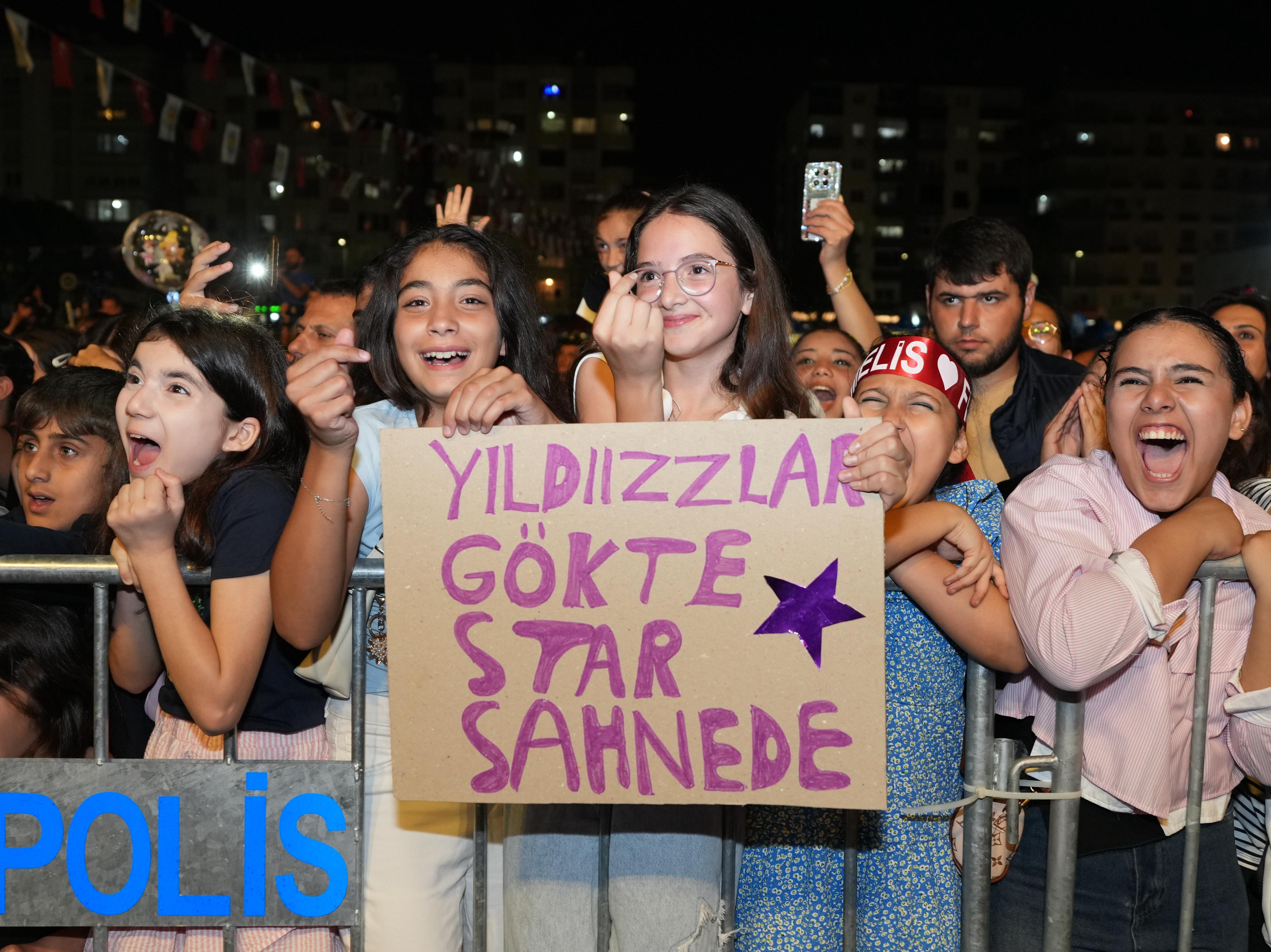 TARSUS’TA FESTİVALİN İLK AKŞAMINDA ÇOCUKLARIN SEVİNCİNE MELİS FİS DAMGA VURDU - 7