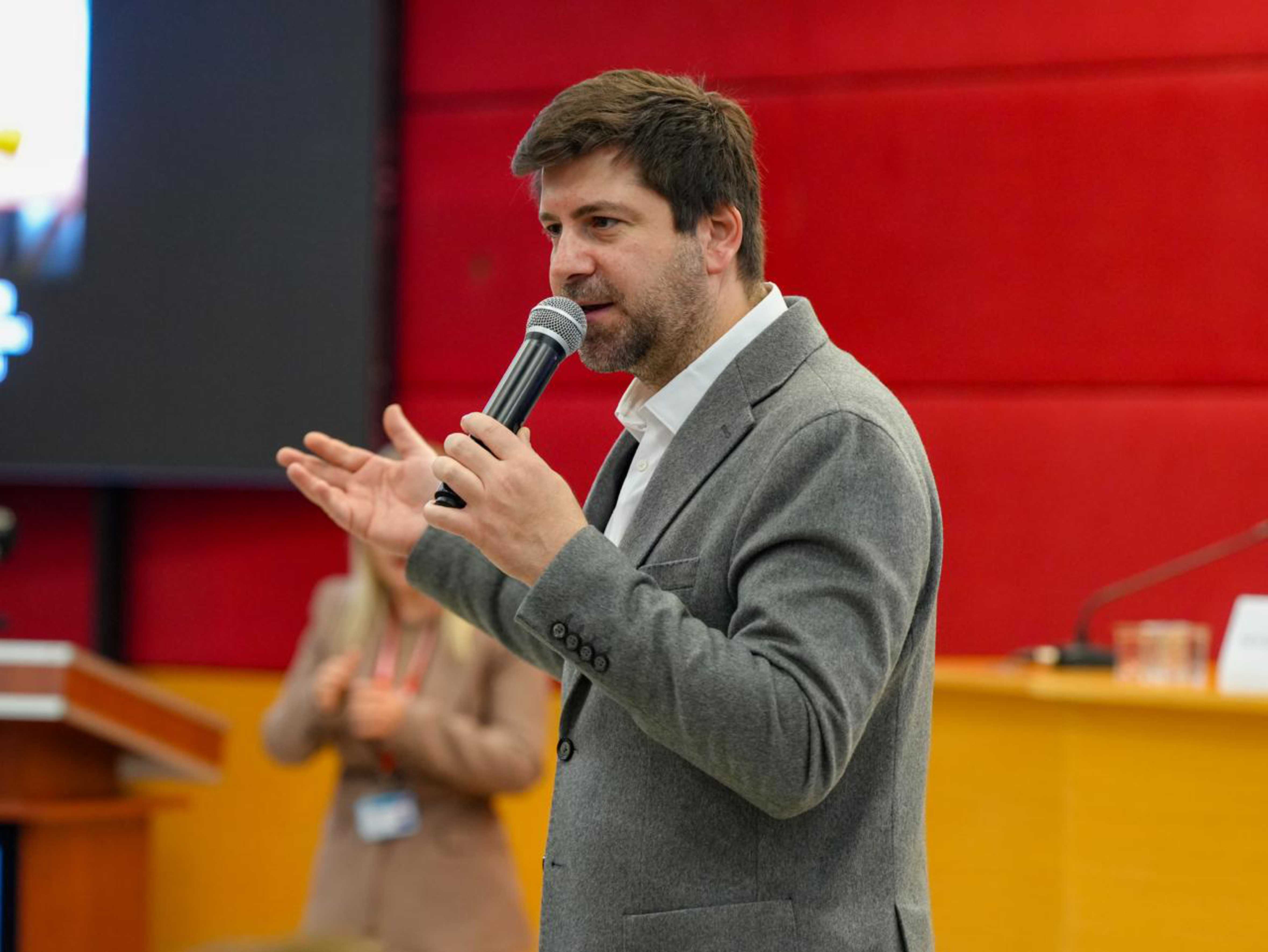 İŞ SAĞLIĞI VE GÜVENLİĞİ SEMPOZYUMU TARSUS BELEDİYESİ MECLİS SALONU’NDA GERÇEKLEŞTİRİLDİ - 4