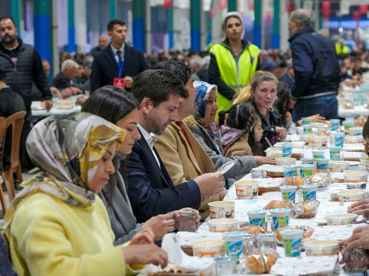 TARSUS’TA İLK İFTAR SOFRASI KURULDU - 1