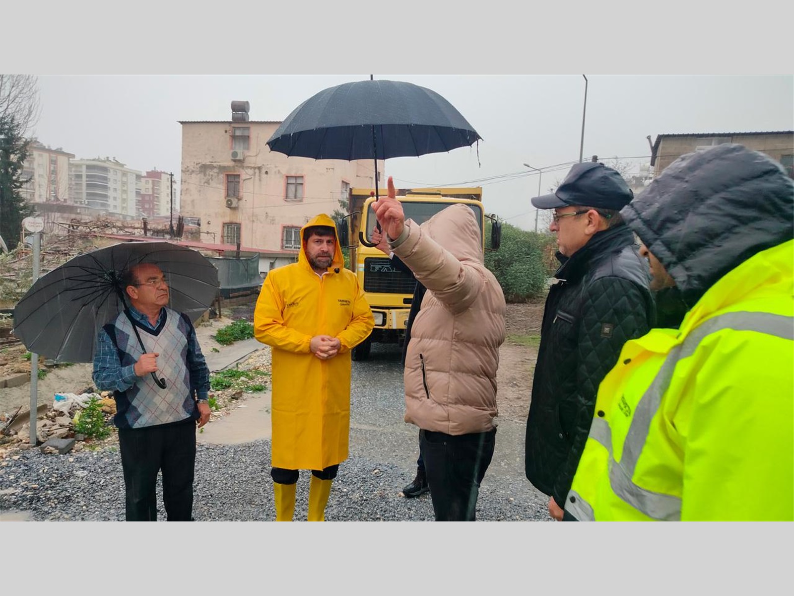 BAŞKAN BOLTAÇ YAĞMUR ALTINDA SAHADA: RİSKLİ BÖLGELERE ANINDA MÜDAHALE