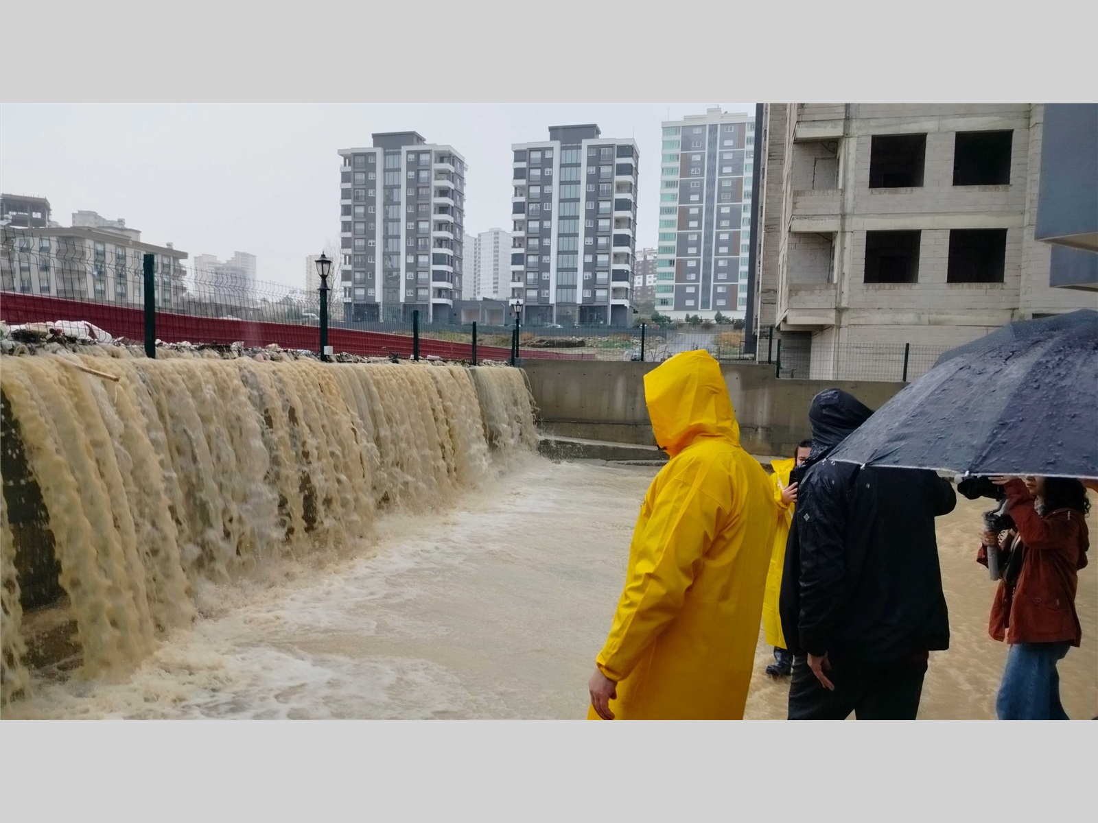 BAŞKAN BOLTAÇ YAĞMUR ALTINDA SAHADA: RİSKLİ BÖLGELERE ANINDA MÜDAHALE - 15