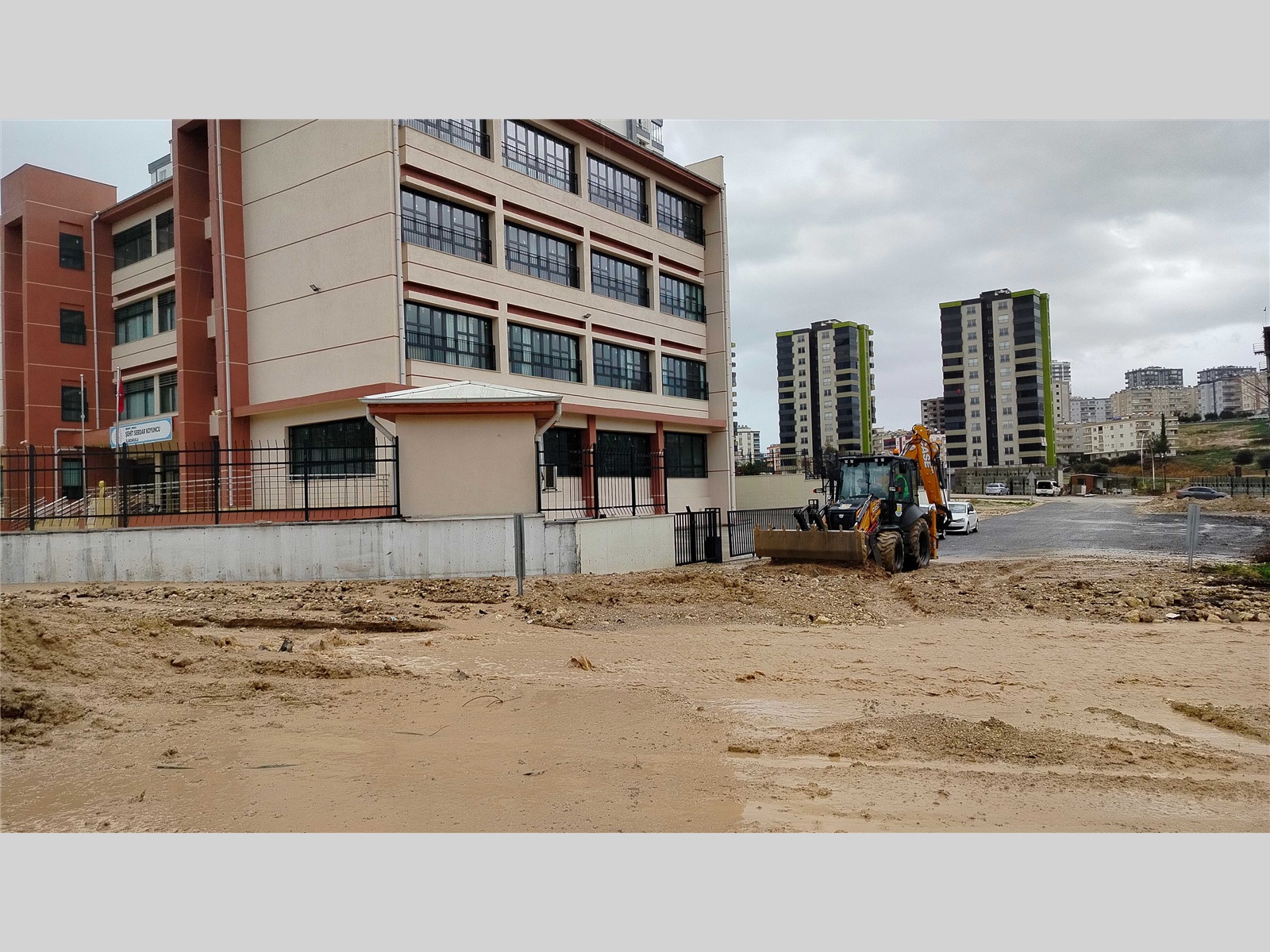 BAŞKAN BOLTAÇ YAĞMUR ALTINDA SAHADA: RİSKLİ BÖLGELERE ANINDA MÜDAHALE - 8