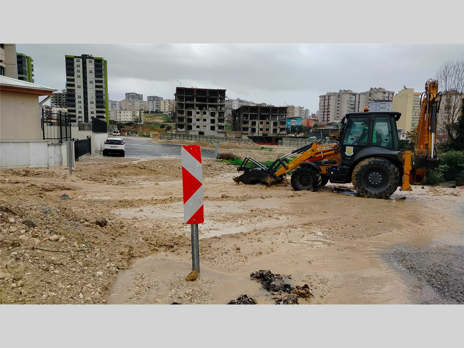 BAŞKAN BOLTAÇ YAĞMUR ALTINDA SAHADA: RİSKLİ BÖLGELERE ANINDA MÜDAHALE - 13