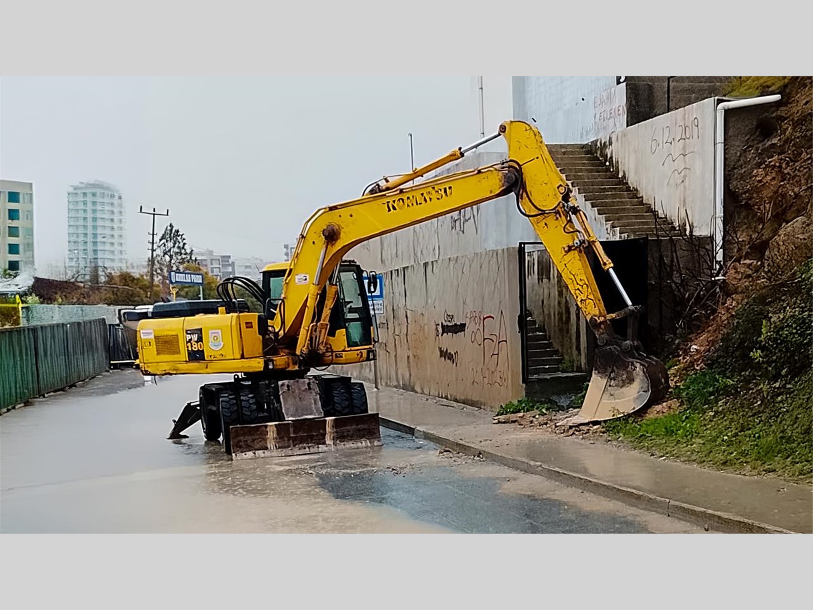 BAŞKAN BOLTAÇ YAĞMUR ALTINDA SAHADA: RİSKLİ BÖLGELERE ANINDA MÜDAHALE - 3