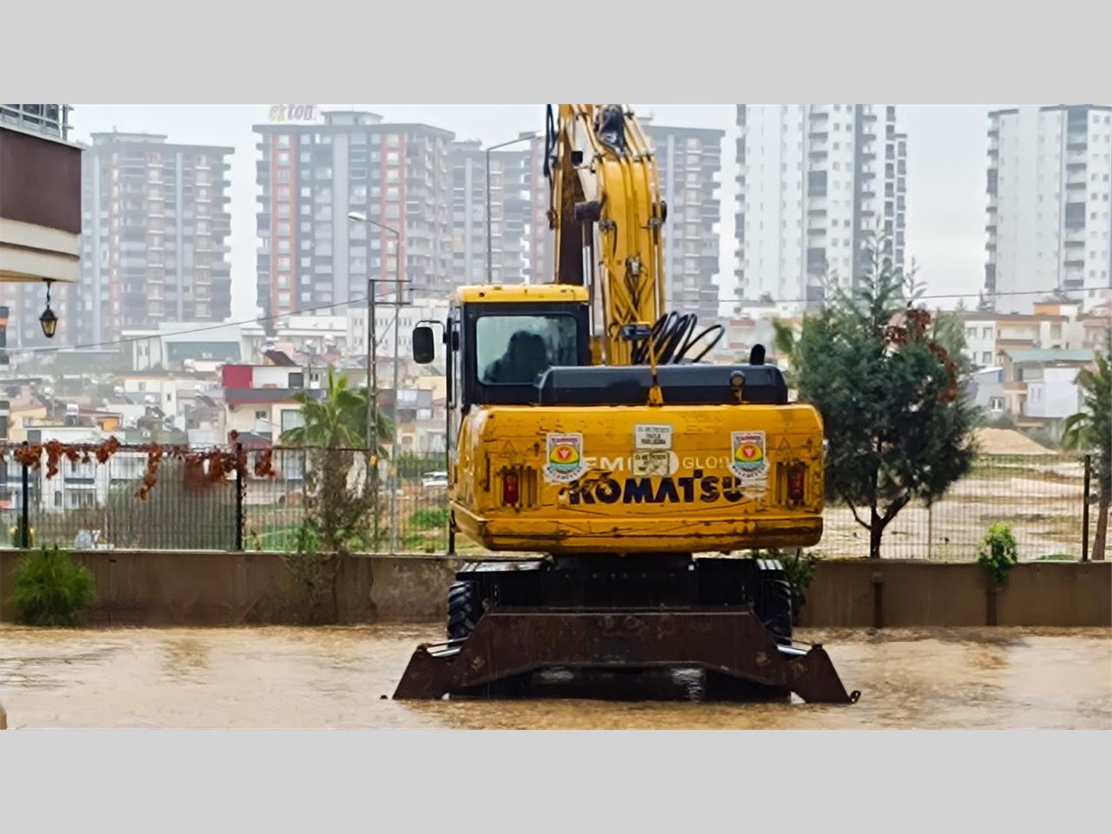 BAŞKAN BOLTAÇ YAĞMUR ALTINDA SAHADA: RİSKLİ BÖLGELERE ANINDA MÜDAHALE - 4